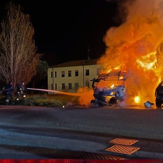 Dal nord ovest: In fiamme un camper e un’auto, nessun ferito