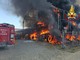 A fuoco rotoballe di fieno e mezzi agricoli FOTO