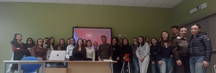 Dal laboratorio alla legalità: al Liceo Ferrari di Borgosesia due incontri tra scienza e educazione civica