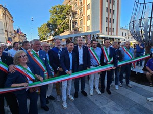 Gattinara, folla in centro per il taglio del nastro: inaugurata LUVA®  2025