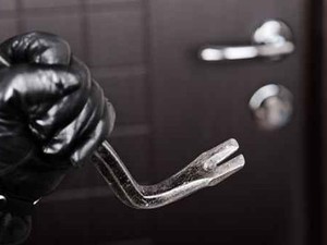 Furto alla Cisl di Borgosesia: rubati pc e contanti, indagano i carabinieri Furto alla Cisl di Borgosesia: rubati pc e contanti, indagano i carabinieri