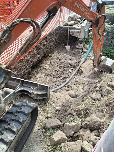 A Doccio lavori sul ponticello di via Isolella: più sicurezza e carreggiata più larga