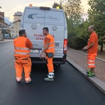Borgosesia, lavori notturni in via Vittorio Veneto per la segnaletica orizzontale Borgosesia, lavori notturni in via Vittorio Veneto per la segnaletica orizzontale