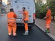 Borgosesia, lavori notturni in via Vittorio Veneto per la segnaletica orizzontale