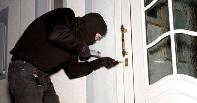 Serravalle, ladri svaligiano appartamenti mentre i residenti sono fuori