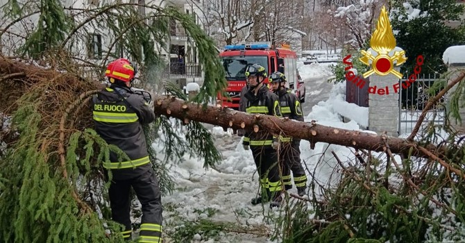 Maltempo in Valsesia, proseguono gli interventi dei Vigili del Fuoco: operazioni tra Cellio con Breia, Scopello, Varallo e Roasio