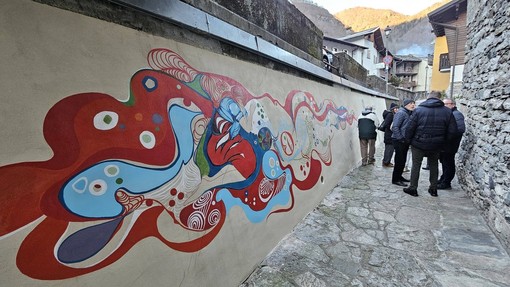 Cravagliana, una domenica di comunità tra arte e musica: inaugurato il murale per Annette Lorentzen Casalini Cravagliana, una domenica di comunità tra arte e musica: inaugurato il murale per Annette Lorentzen Casalini