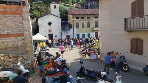 Amicizia, convivialità e partecipazione: buon seguito al 6° Motogiro Gastronomico di Valdilana (foto dalla pagina Facebook di Comune di Valdilana) Amicizia, convivialità e partecipazione: buon seguito al 6° Motogiro Gastronomico di Valdilana (foto dalla pagina Facebook di Comune di Valdilana)