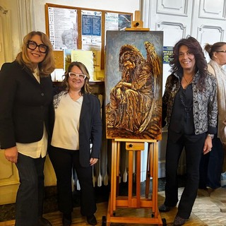 A Quarona inaugurata in Municipio la mostra d’arte su legno di Stefania Tagliabue