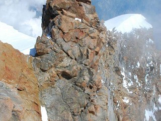 Capanna Margherita, tre anni di monitoraggio geotecnico e strutturale sul Monte Rosa Capanna Margherita, tre anni di monitoraggio geotecnico e strutturale sul Monte Rosa