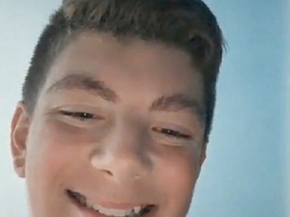 Una panchina e una fioriera in ricordo di Matteo Senfet nella Giornata della Felicità