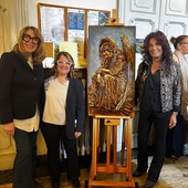 A Quarona inaugurata in Municipio la mostra d’arte su legno di Stefania Tagliabue
