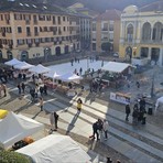 Varallo, grande partecipazione ai Mercatini di Natale dell’8 dicembre: tradizioni, sapori e magia nel cuore della Valsesia Varallo, grande partecipazione ai Mercatini di Natale dell’8 dicembre: tradizioni, sapori e magia nel cuore della Valsesia