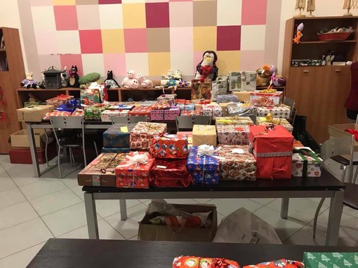 Dall'Associazione Delfino di Valdilana un bel gesto di Natale per i bisognosi Dall'Associazione Delfino di Valdilana un bel gesto di Natale per i bisognosi