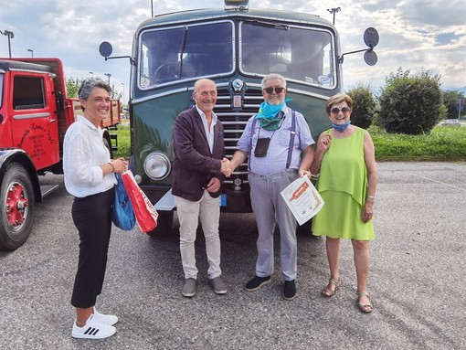 A Burolo 400 persone applaudono la collezione mezzi storici Marazzato A Burolo 400 persone applaudono la collezione mezzi storici Marazzato