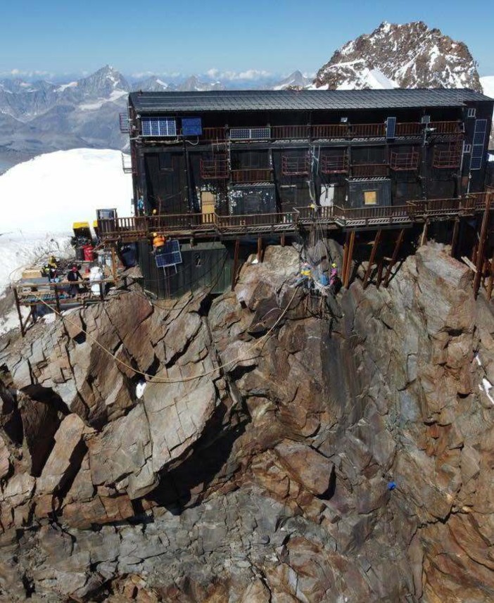 Capanna Margherita, tre anni di monitoraggio geotecnico e strutturale sul Monte Rosa Capanna Margherita, tre anni di monitoraggio geotecnico e strutturale sul Monte Rosa