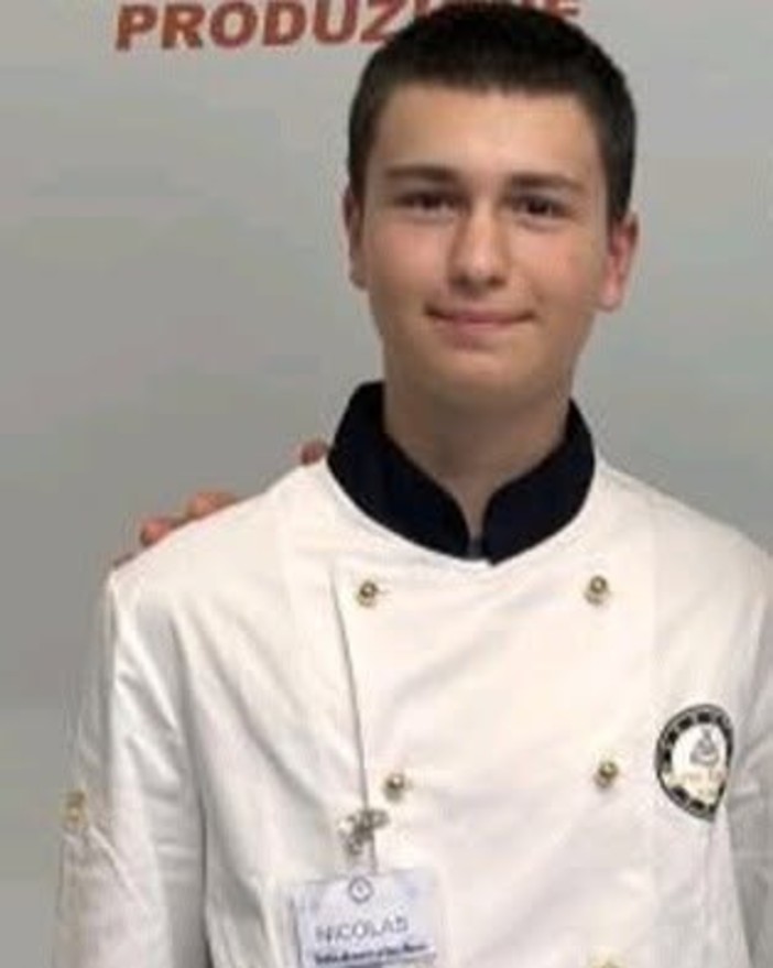 Studente dell'Alberghiero "Pastore" supera la Maturità con un anno di anticipo: 100 e lode per Nicolas Palestro Studente dell'Alberghiero "Pastore" supera la Maturità con un anno di anticipo: 100 e lode per Nicolas Palestro