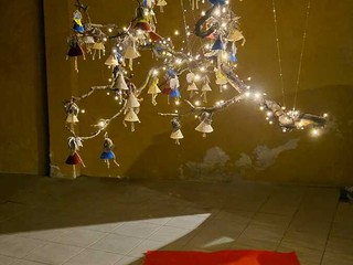 Strona, mercatino e iniziative natalizie: alberi creativi e musica per le vie del paese FOTO e VIDEO di Catia Ciccarelli per newsbiella.it