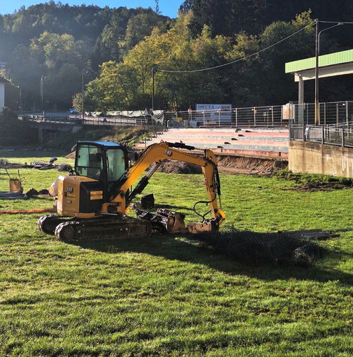 Valdilana, il campo da calcio di Ponzone si rifà il look (foto dalla pagina Facebook di Comune di Valdilana)