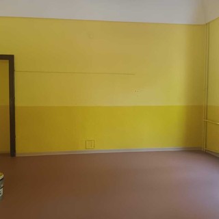 Portula, nuovi pavimenti per la scuola dell’infanzia: in campo anche il sindaco Calcia Ros e la consigliere Scalcon
