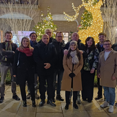 Borgomanero accende il Natale: inaugurato il “Dicembre borgomanerese” con albero, luci e musica gospel