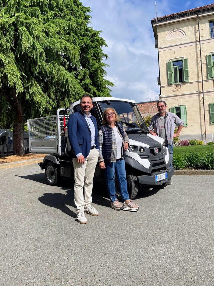 Gattinara riorganizza la pulizia urbana: gestione diretta, nuovi cestini e un mezzo elettrico per il decoro della città