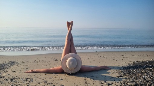 Lasciate ogni vestito, voi che entrate! Il 7 giugno è la Giornata mondiale del naturismo Lasciate ogni vestito, voi che entrate! Il 7 giugno è la Giornata mondiale del naturismo