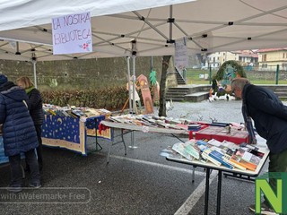 Strona, mercatino e iniziative natalizie: alberi creativi e musica per le vie del paese FOTO e VIDEO di Catia Ciccarelli per newsbiella.it