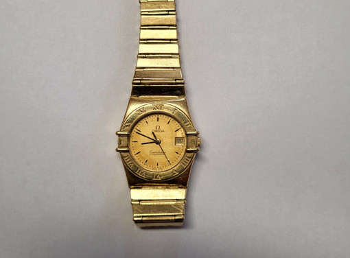 Orologio d’oro ritrovato a Bielmonte, rintracciata la proprietaria: il ringraziamento