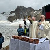 Monte Rosa, la Capanna Gnifetti celebra 150 anni di storia e ricorda i caduti del ghiacciaio - Foto e video di Davide Finatti Monte Rosa, la Capanna Gnifetti celebra 150 anni di storia e ricorda i caduti del ghiacciaio - Foto e video di Davide Finatti