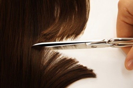 Scarsa igiene: chiuso un negozio di acconciature a Borgosesia