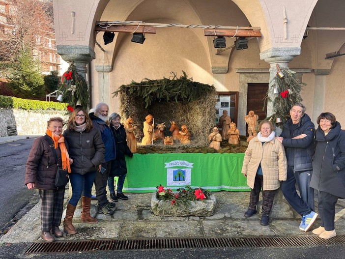 Fobello, il presepe si rinnova: una nuova pecorella accoglie l’arrivo del Natale