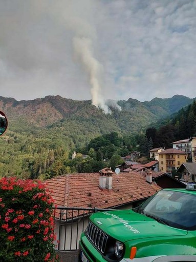 Valsesia: attivi incendi a Rima e Cravagliana - Foto pag fb Francesco Pietrasanta Valsesia: attivi incendi a Rima e Cravagliana - Foto pag fb Francesco Pietrasanta