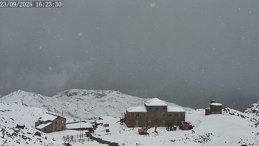Prima neve al Passo dei Salati: la rottura delle temperature porta l’inverno in quota