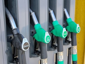 Caro carburanti, taglio delle accise sul gasolio prorogato al 25 agosto (foto di repertorio) Caro carburanti, taglio delle accise sul gasolio prorogato al 25 agosto (foto di repertorio)