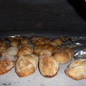 Lozzolo, weekend con “Lo Pan Ner”: pizze, Pan Metà e caccia al sasso Lozzolo, weekend con “Lo Pan Ner”: pizze, Pan Metà e caccia al sasso