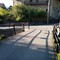 Quarona, il ponte per via Visconti fiorito grazie ad Alessandro Vecchio