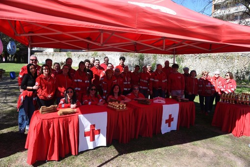 Borgosesia, al Parco Magni la caccia alle uova della Croce Rossa tra giochi, colori e condivisione