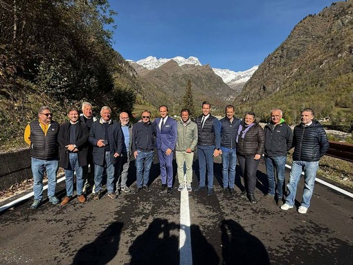 Riaperta la SP 299 tra Riva Valdobbia e Alagna, conclusi i lavori a Pietre Gemelle Riaperta la SP 299 tra Riva Valdobbia e Alagna, conclusi i lavori a Pietre Gemelle