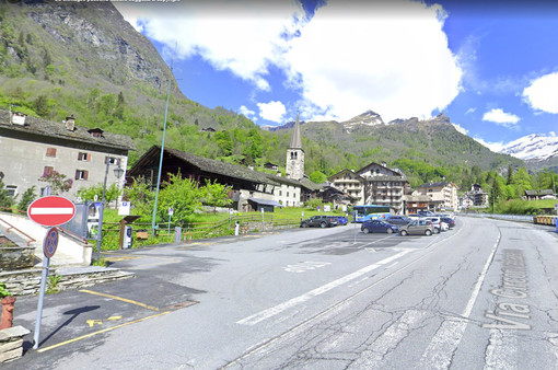"Parcheggiare ad Alagna, un'impresa più ardua della salita in quota" "Parcheggiare ad Alagna, un'impresa più ardua della salita in quota"