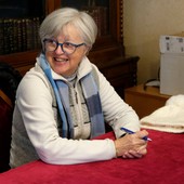 Fobello, sala consiliare piena per la presentazione de “La valle di smeraldo”: il ricavato sarà devoluto alla Pro Loco