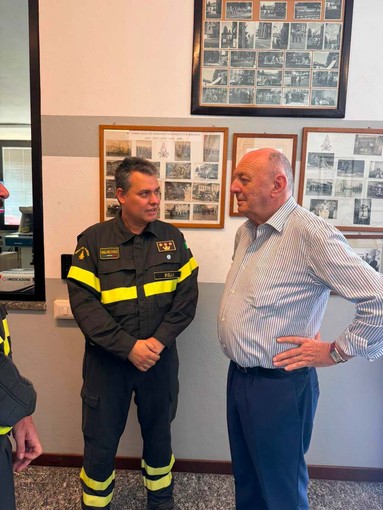 Incendi in Valsesia, visita del ministro Pichetto ai presidi dei Vigili del fuoco