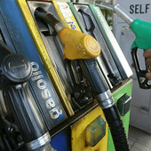 Carburanti, Mimit: prezzo medio self benzina a 1,942 euro al litro. Il gasolio a 2,107 euro al litro Carburanti, Mimit: prezzo medio self benzina a 1,942 euro al litro. Il gasolio a 2,107 euro al litro