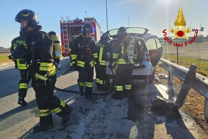 Dal Nord Ovest - Principio d’incendio in un’auto a Carisio