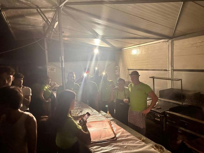 Pianta a terra manda in blackout Portula ma la festa d’estate prosegue grazie all’impegno della Pro Loco (foto dalla pagina Facebook di Pro Loco Portula)