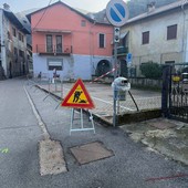 Quarona, nuovi cordoli al parcheggio di via Zuccone: area di nuovo disponibile da sabato
