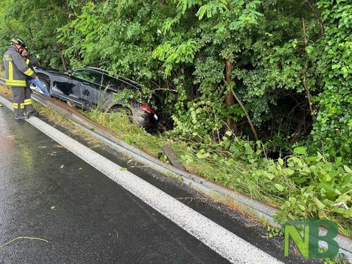 Pozzolo fuori strada in Super con il suv