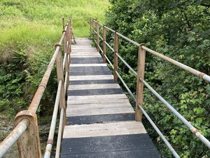 Valduggia, rifatto il ponticello sul sentiero ai piedi del Monte Fenera Valduggia, rifatto il ponticello sul sentiero ai piedi del Monte Fenera