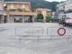 Quarona, pulizia in corso in piazza Combattenti: intervento sul selciato contro macchie e aloni Quarona, pulizia in corso in piazza Combattenti: intervento sul selciato contro macchie e aloni
