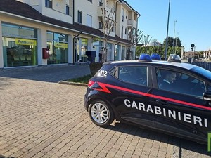 Rapina in posta a Vigliano: fermato un 13enne con pistola giocattolo (foto di Mauro Benedetti per newsbiella.it)